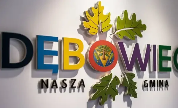 Strażacy ochotnicy z gminy Dębowiec ćwiczyli gaszenie pożaru hali magazynowej