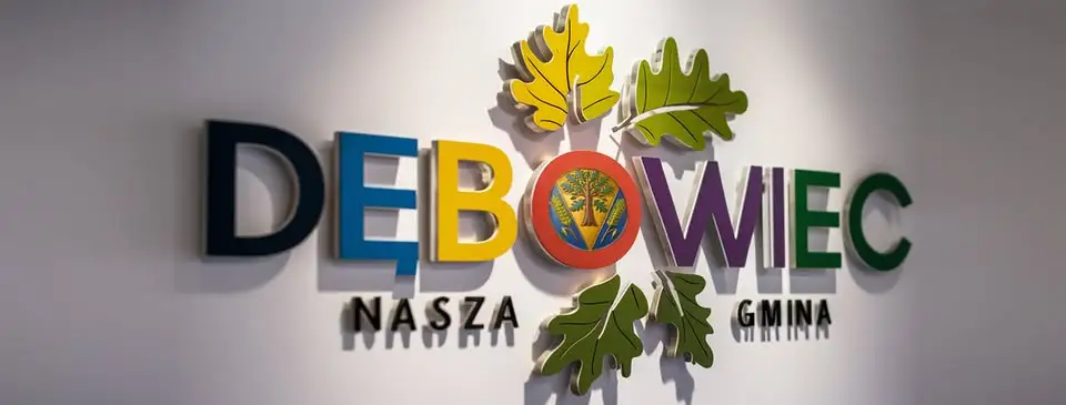 Strażacy ochotnicy z gminy Dębowiec ćwiczyli gaszenie pożaru hali magazynowej