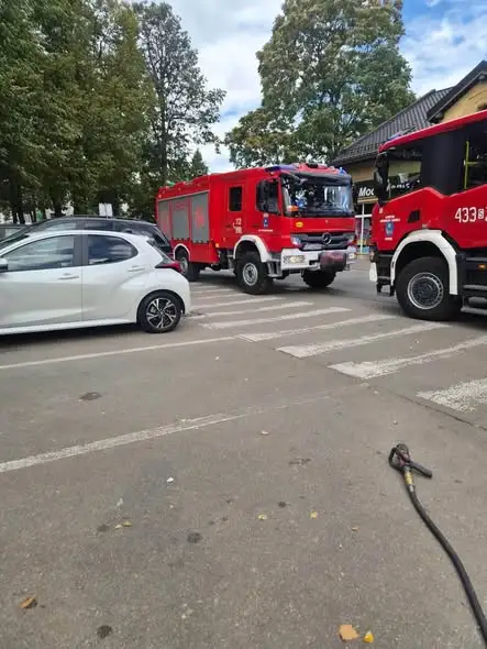 Pożar śmieciarki na ul. 3 Maja w Ustroniu – interwencja OSP Ustroń Centrum