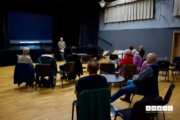 Klub Filmowy SFart Kino Wisła rośnie w siłę – przed nami premierowa projekcja „Akordów Pana Krzysztofa”