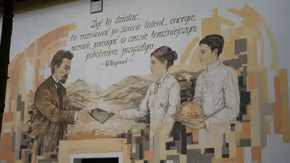 Wisła: nowy mural na 90-lecie „Patelnioka” – Reymont i uczniowie na jednej ścianie