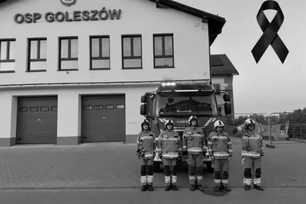 Tragedia w Nisku: zginęło dwóch strażaków PSP. Strażacy oddali hołd