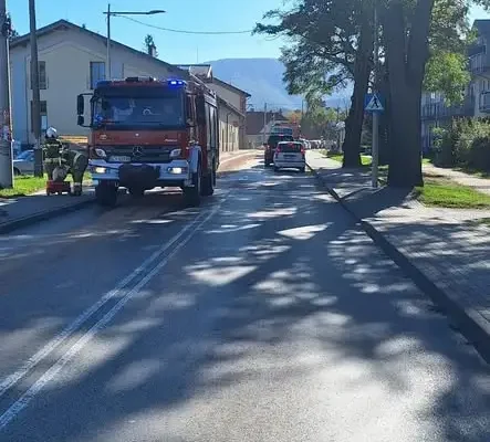Ustroń: OSP Centrum neutralizowała substancję ropopochodną na ul. Daszyńskiego