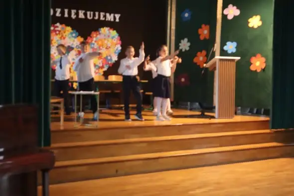 Dzień Edukacji Narodowej w Zebrzydowicach: nauczyciele nagrodzeni „Edukacyjnymi Oscarami”