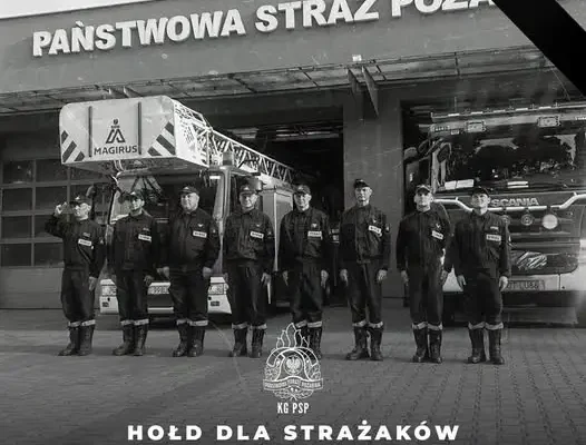 Strażacy oddają hołd poległym kolegom. Sygnały świetlno-dźwiękowe o 18:00