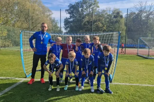 Młodzi piłkarze Kuźni Ustroń rywalizowali w turnieju PK Sport Cup w Jaworzu
