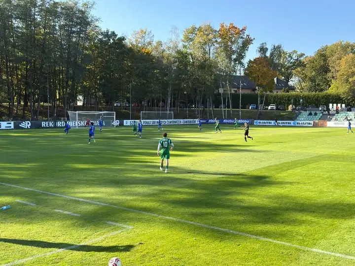 Beskid Skoczów bez punktów w Bielsku-Białej. Lider był lepszy