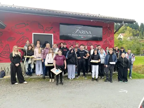 Uczniowie z Brennej na warsztatach pizzy w Pizzerii Farina