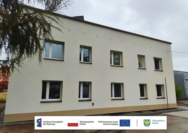 Strumień: termomodernizacja budynku przy Kolejowej 8 na finiszu